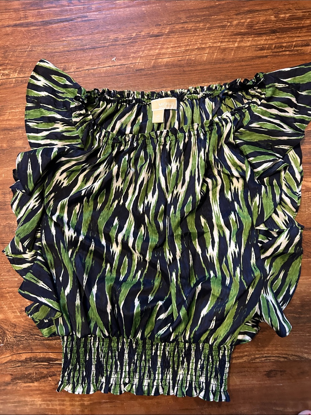 Green Patterned Off-Shoulder Ruffle Top - Picture 7 of 10